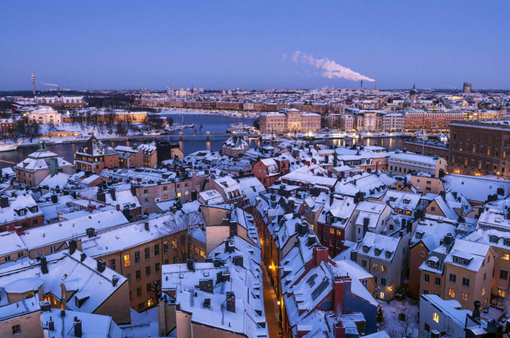 Snöskottning Fastighetshus. Huddinge Fullersta