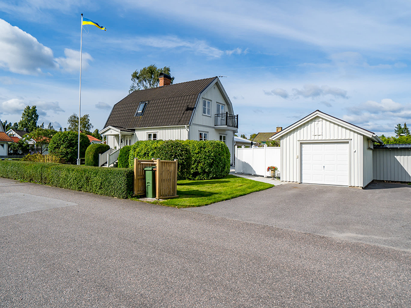 Målning av villa med täckfärg, Kungsängen Upplands Bro